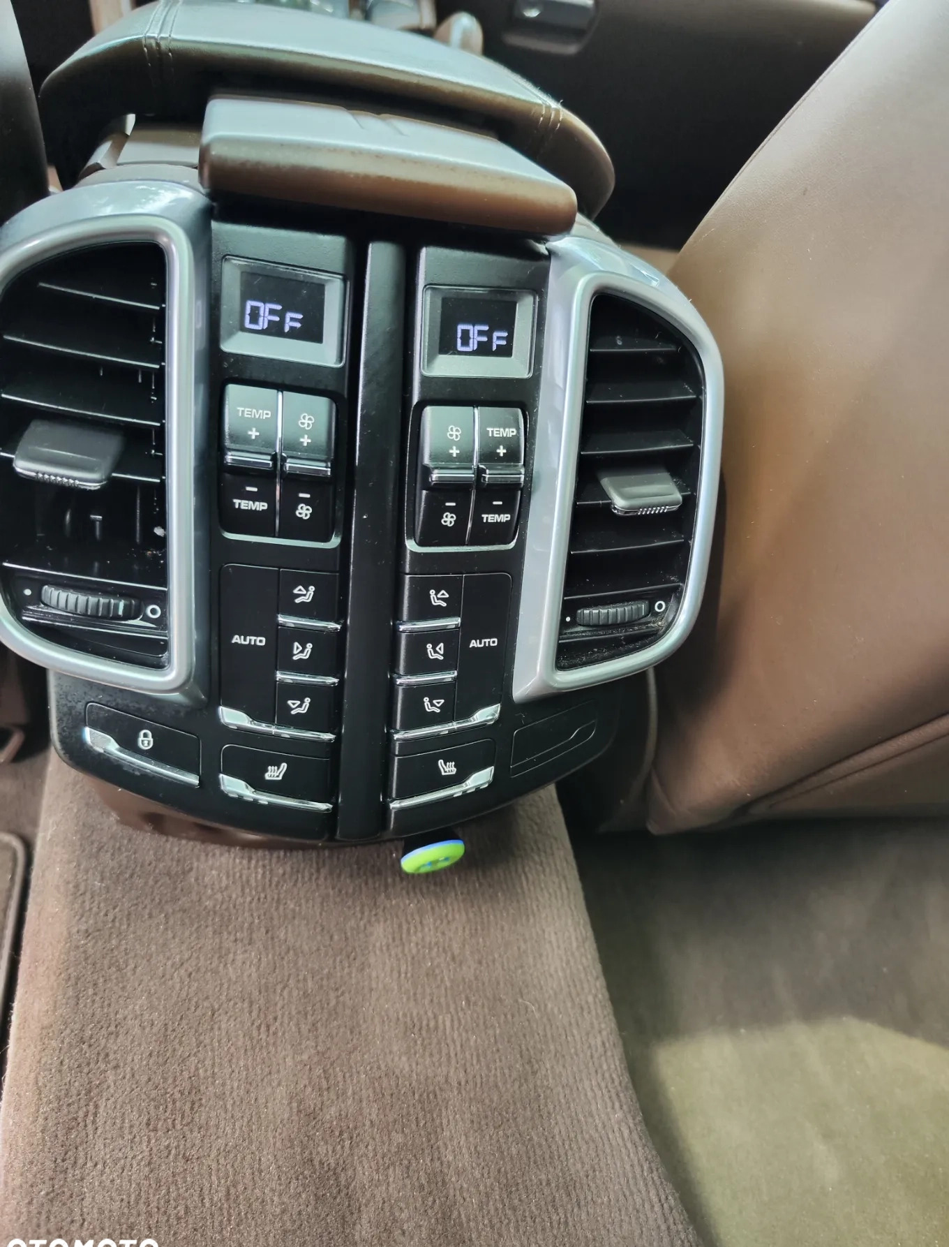 Porsche Cayenne cena 157999 przebieg: 225000, rok produkcji 2015 z Płock małe 172